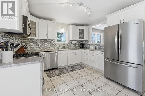 5 Barbara Avenue, Oro-Medonte, ON - Indoor Photo Showing Kitchen With Upgraded Kitchen