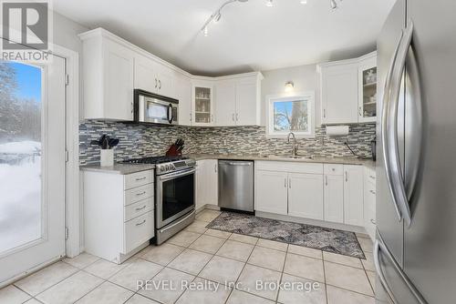 5 Barbara Avenue, Oro-Medonte, ON - Indoor Photo Showing Kitchen With Upgraded Kitchen