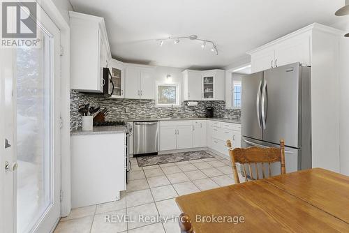 5 Barbara Avenue, Oro-Medonte, ON - Indoor Photo Showing Kitchen With Upgraded Kitchen