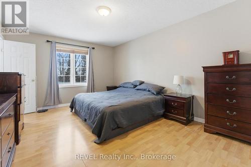 5 Barbara Avenue, Oro-Medonte, ON - Indoor Photo Showing Bedroom