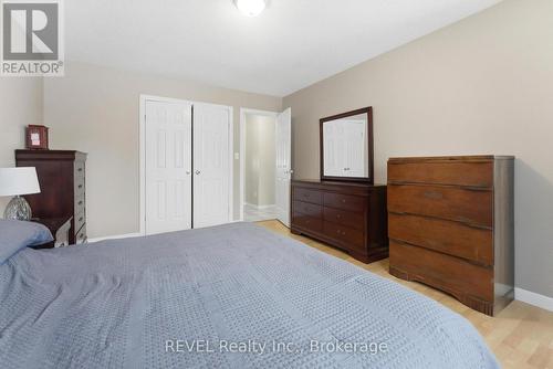 5 Barbara Avenue, Oro-Medonte, ON - Indoor Photo Showing Bedroom