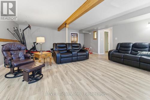 5 Barbara Avenue, Oro-Medonte, ON - Indoor Photo Showing Living Room