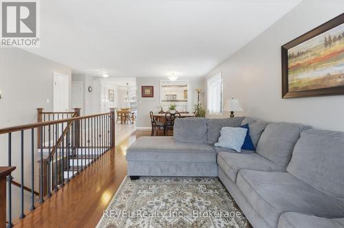 5 Barbara Avenue, Oro-Medonte, ON - Indoor Photo Showing Living Room