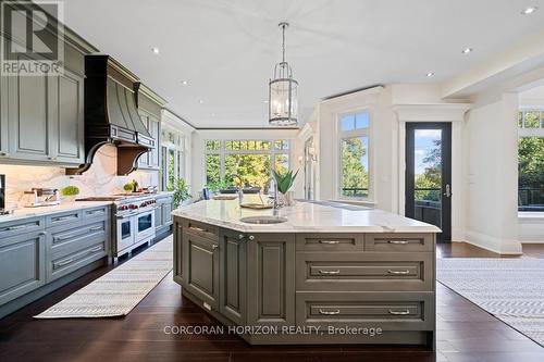 546 Woolwich Place, Waterloo, ON - Indoor Photo Showing Kitchen With Upgraded Kitchen