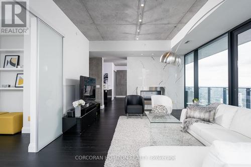 4601 - 224 King Street W, Toronto, ON - Indoor