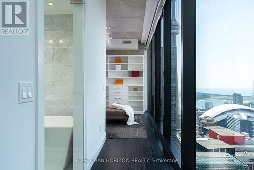 4601 - 224 King Street W, Toronto, ON - Indoor Photo Showing Bathroom