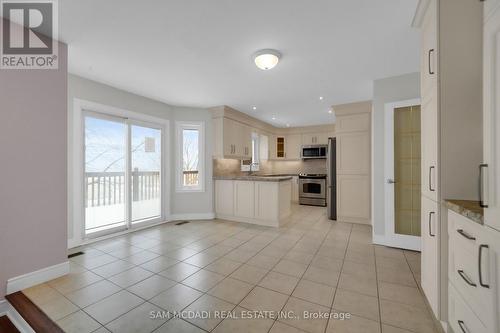 5275 Thornwood Drive, Mississauga, ON - Indoor Photo Showing Kitchen