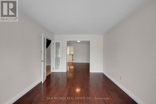 5275 Thornwood Drive, Mississauga, ON - Indoor Photo Showing Kitchen