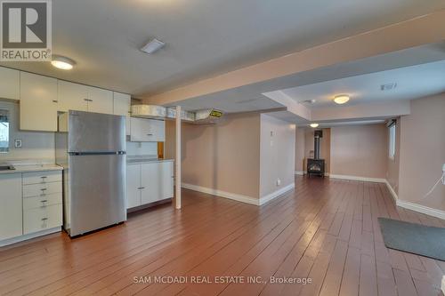 5275 Thornwood Drive, Mississauga, ON - Indoor Photo Showing Kitchen