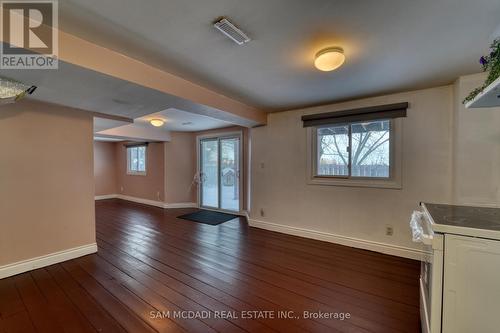 5275 Thornwood Drive, Mississauga, ON - Indoor Photo Showing Kitchen