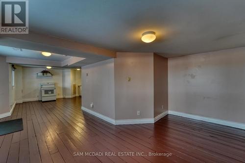 5275 Thornwood Drive, Mississauga, ON - Indoor Photo Showing Kitchen