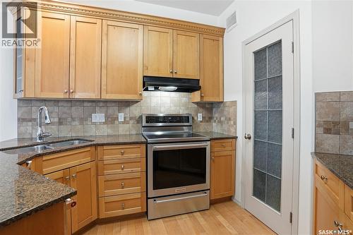 112 928 Heritage View, Saskatoon, SK - Indoor Photo Showing Kitchen With Double Sink