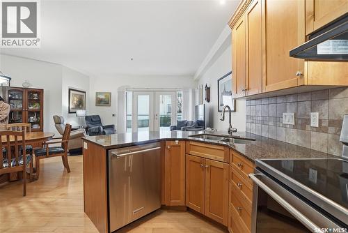 112 928 Heritage View, Saskatoon, SK - Indoor Photo Showing Kitchen With Double Sink