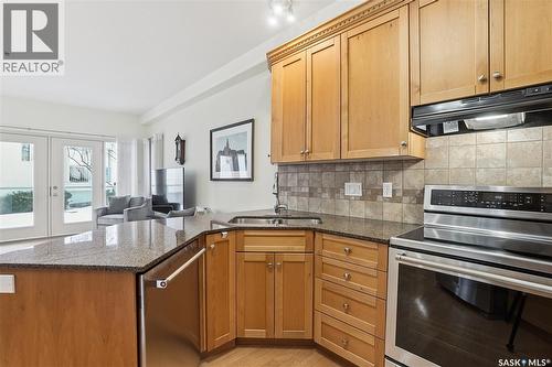 112 928 Heritage View, Saskatoon, SK - Indoor Photo Showing Kitchen With Double Sink