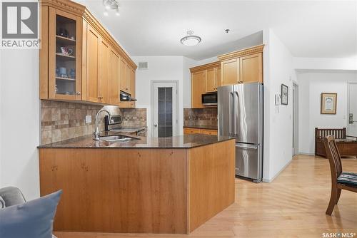 112 928 Heritage View, Saskatoon, SK - Indoor Photo Showing Kitchen With Double Sink