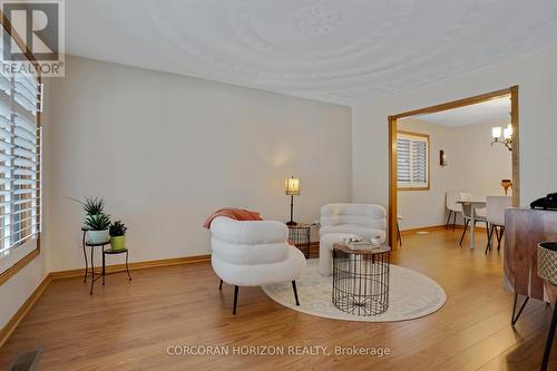 35 Southview Crescent, Cambridge, ON - Indoor Photo Showing Living Room