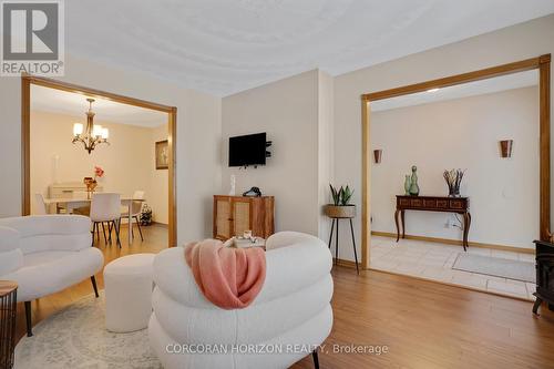 35 Southview Crescent, Cambridge, ON - Indoor Photo Showing Living Room
