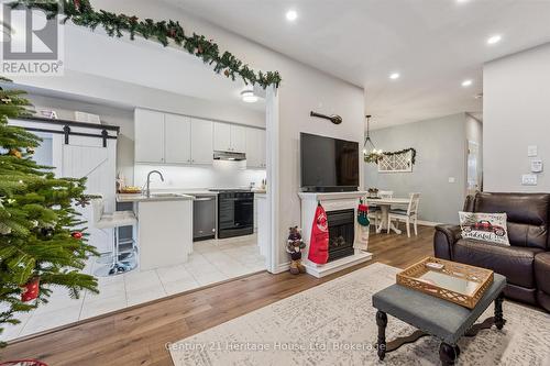 73 Courtney Street, Centre Wellington (Fergus), ON - Indoor Photo Showing Living Room