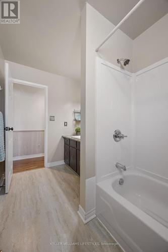 8 East Williams Street, North Middlesex (Nairn), ON - Indoor Photo Showing Bathroom