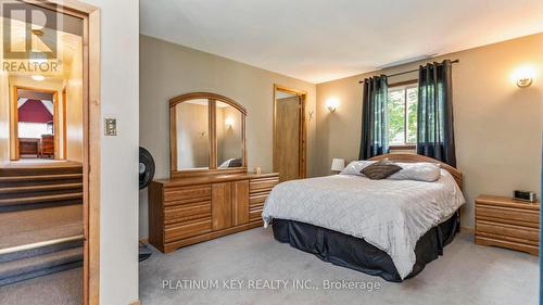 41 Queen Street, Strathroy-Caradoc (Se), ON - Indoor Photo Showing Bedroom