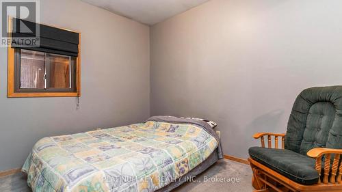 41 Queen Street, Strathroy-Caradoc (Se), ON - Indoor Photo Showing Bedroom