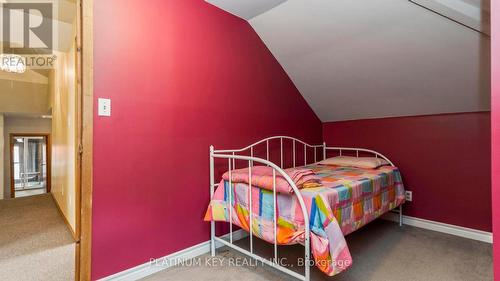 41 Queen Street, Strathroy-Caradoc (Se), ON - Indoor Photo Showing Bedroom