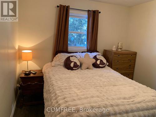 39 Lake Street, South Algonquin, ON - Indoor Photo Showing Bedroom