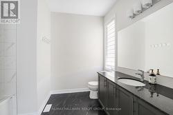 En-suite bath - 