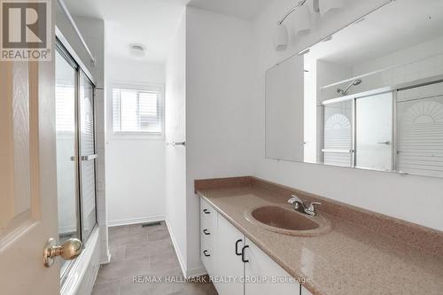 2nd floor shared bath - 6 Robina Avenue, Ottawa, ON - Indoor Photo Showing Bathroom