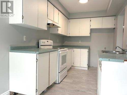16 Cunningham Drive, Barrie (Ardagh), ON - Indoor Photo Showing Kitchen