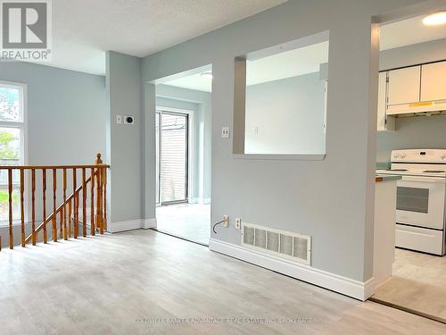 16 Cunningham Drive, Barrie (Ardagh), ON - Indoor