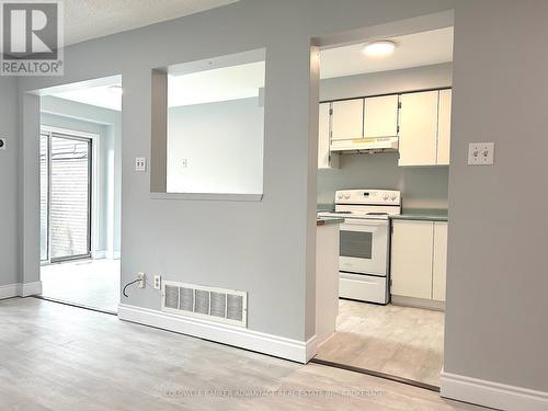 16 Cunningham Drive, Barrie (Ardagh), ON - Indoor Photo Showing Kitchen