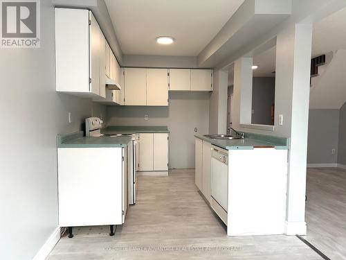 16 Cunningham Drive, Barrie (Ardagh), ON - Indoor Photo Showing Kitchen