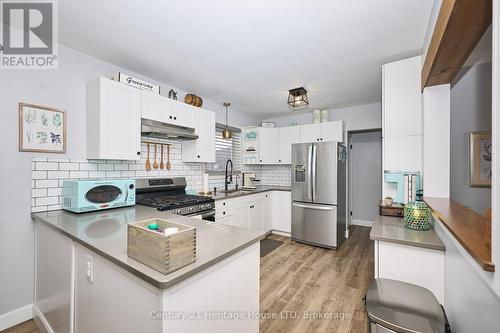 kitchen w/ stainless steel appliances/gas-stove - 8845 Banting Avenue, Niagara Falls (Chippawa), ON - Indoor Photo Showing Kitchen