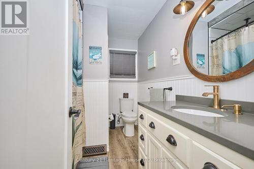 main floor bath quartz counter vanity - 8845 Banting Avenue, Niagara Falls (Chippawa), ON - Indoor Photo Showing Bathroom