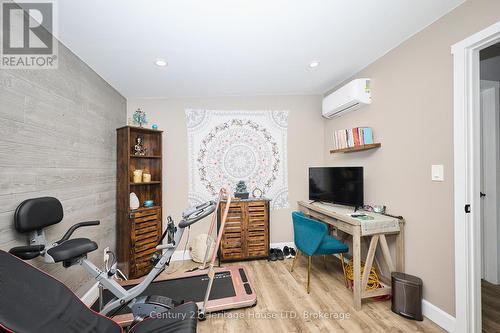 another angle of bonus room - 8845 Banting Avenue, Niagara Falls (Chippawa), ON - Indoor Photo Showing Other Room