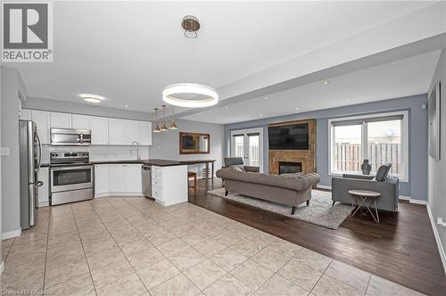 23 Bellflower Boulevard, Hamilton, ON - Indoor Photo Showing Other Room