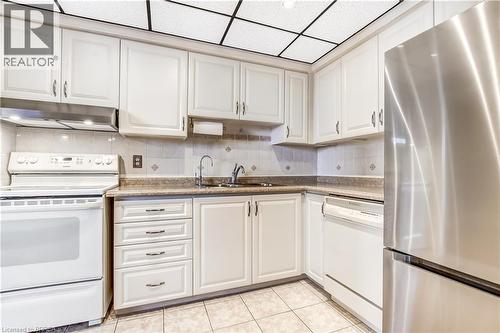 88 Tollgate Road Unit# 402, Brantford, ON - Indoor Photo Showing Kitchen