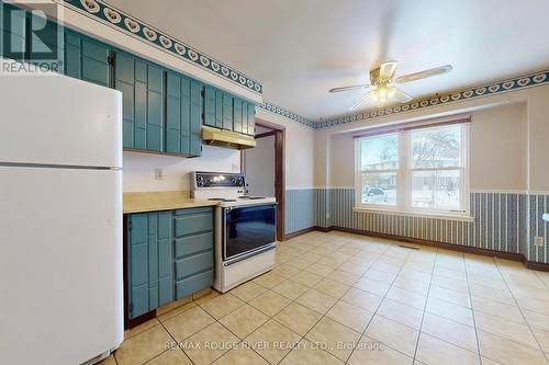313 Rondeau Court, Oshawa, ON - Indoor Photo Showing Kitchen