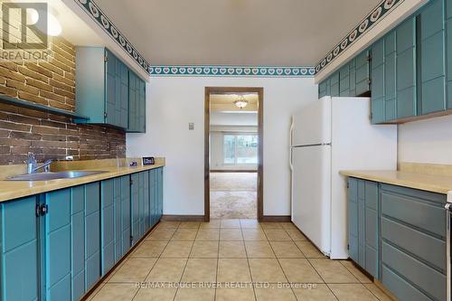 313 Rondeau Court, Oshawa, ON - Indoor Photo Showing Kitchen