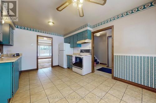 313 Rondeau Court, Oshawa, ON - Indoor Photo Showing Kitchen
