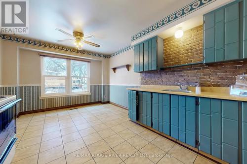 313 Rondeau Court, Oshawa, ON - Indoor Photo Showing Kitchen