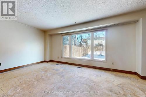 313 Rondeau Court, Oshawa, ON - Indoor Photo Showing Other Room