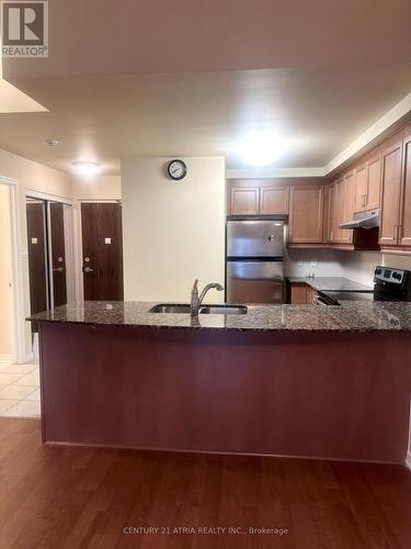 118 - 8 Maison Parc Court, Vaughan, ON - Indoor Photo Showing Kitchen