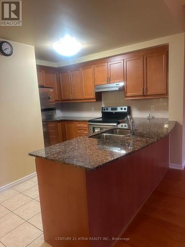 118 - 8 Maison Parc Court, Vaughan, ON - Indoor Photo Showing Kitchen