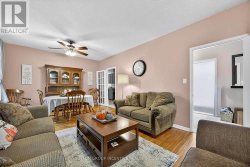 115 Mary Street, Orillia, ON - Indoor Photo Showing Living Room