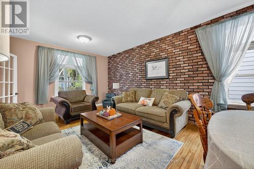 115 Mary Street, Orillia, ON - Indoor Photo Showing Living Room