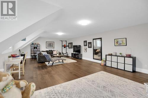 17088 Horseshoe Hill Road, Caledon, ON - Indoor Photo Showing Living Room