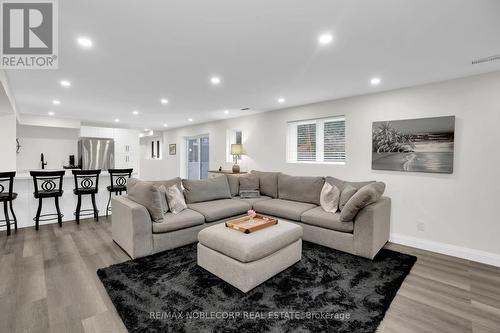 17088 Horseshoe Hill Road, Caledon, ON - Indoor Photo Showing Living Room