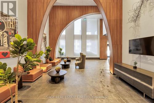 327 - 270 Dufferin Street, Toronto, ON - Indoor